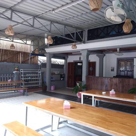 Funny Backpacker Hostel Luang Prabang Luaran gambar