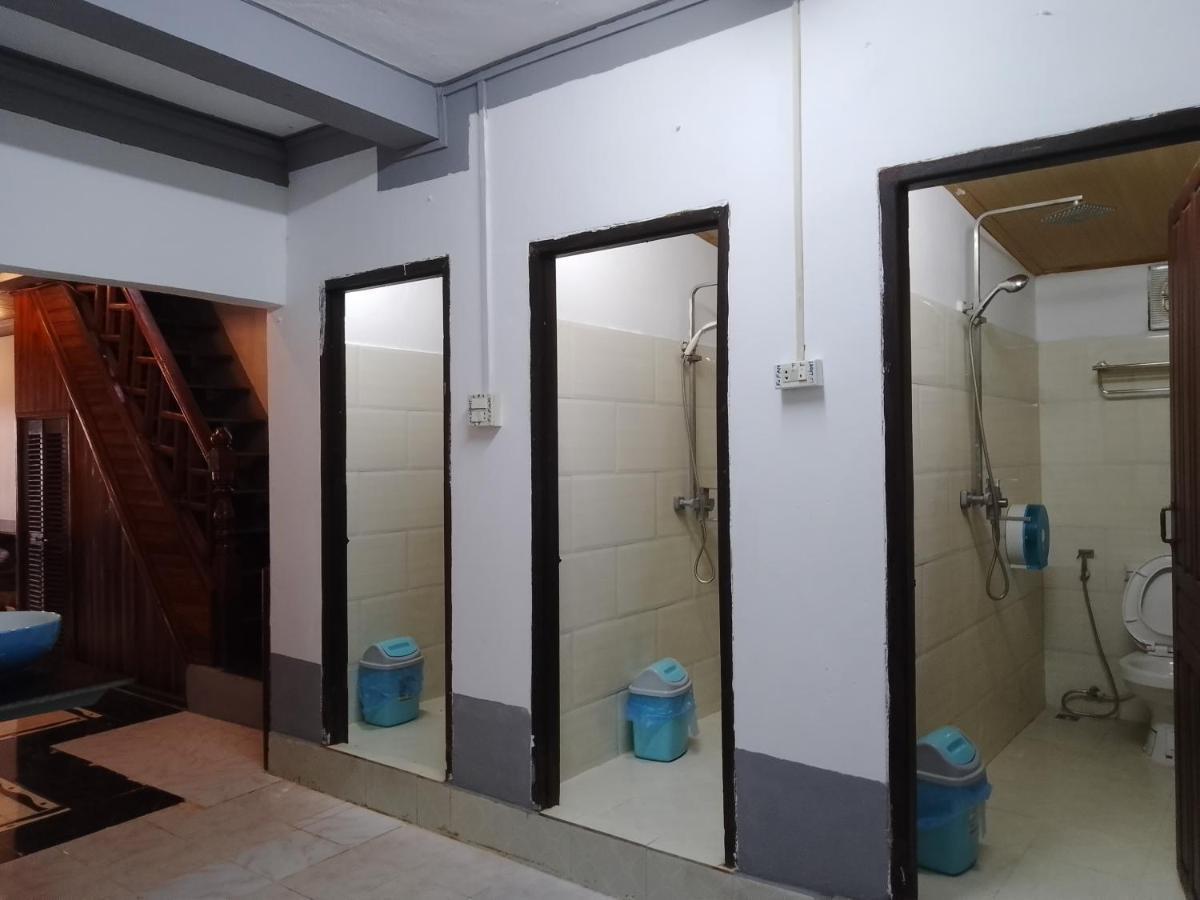 Funny Backpacker Hostel Luang Prabang Luaran gambar