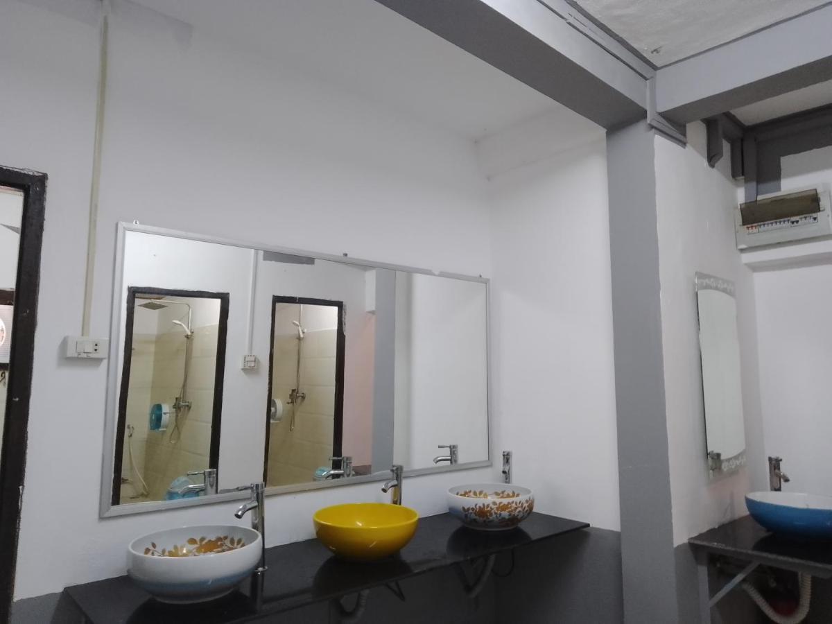 Funny Backpacker Hostel Luang Prabang Luaran gambar