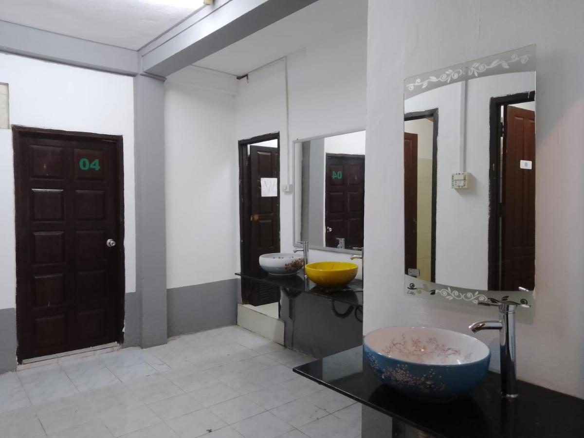 Funny Backpacker Hostel Luang Prabang Luaran gambar