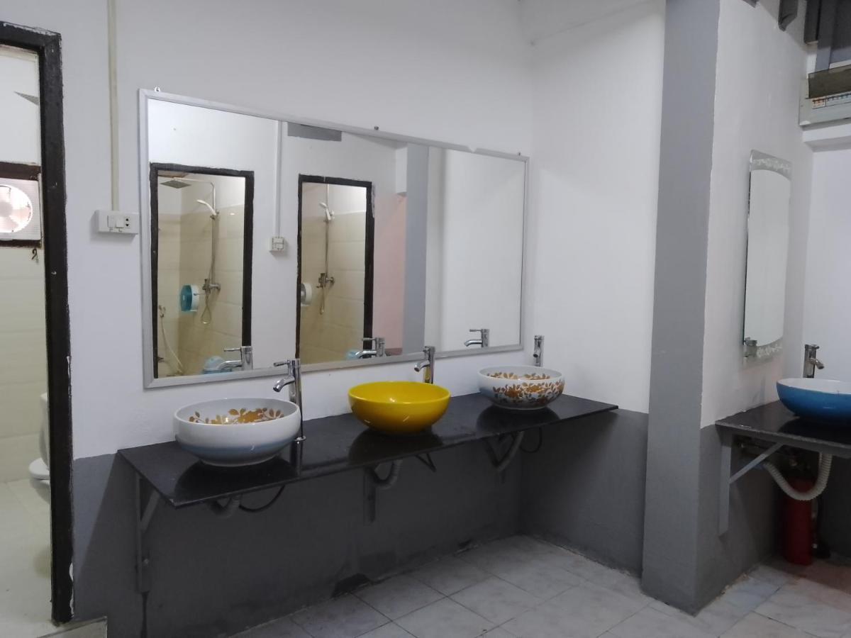 Funny Backpacker Hostel Luang Prabang Luaran gambar