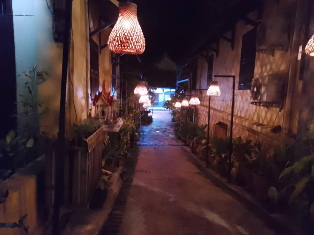 Funny Backpacker Hostel Luang Prabang Luaran gambar