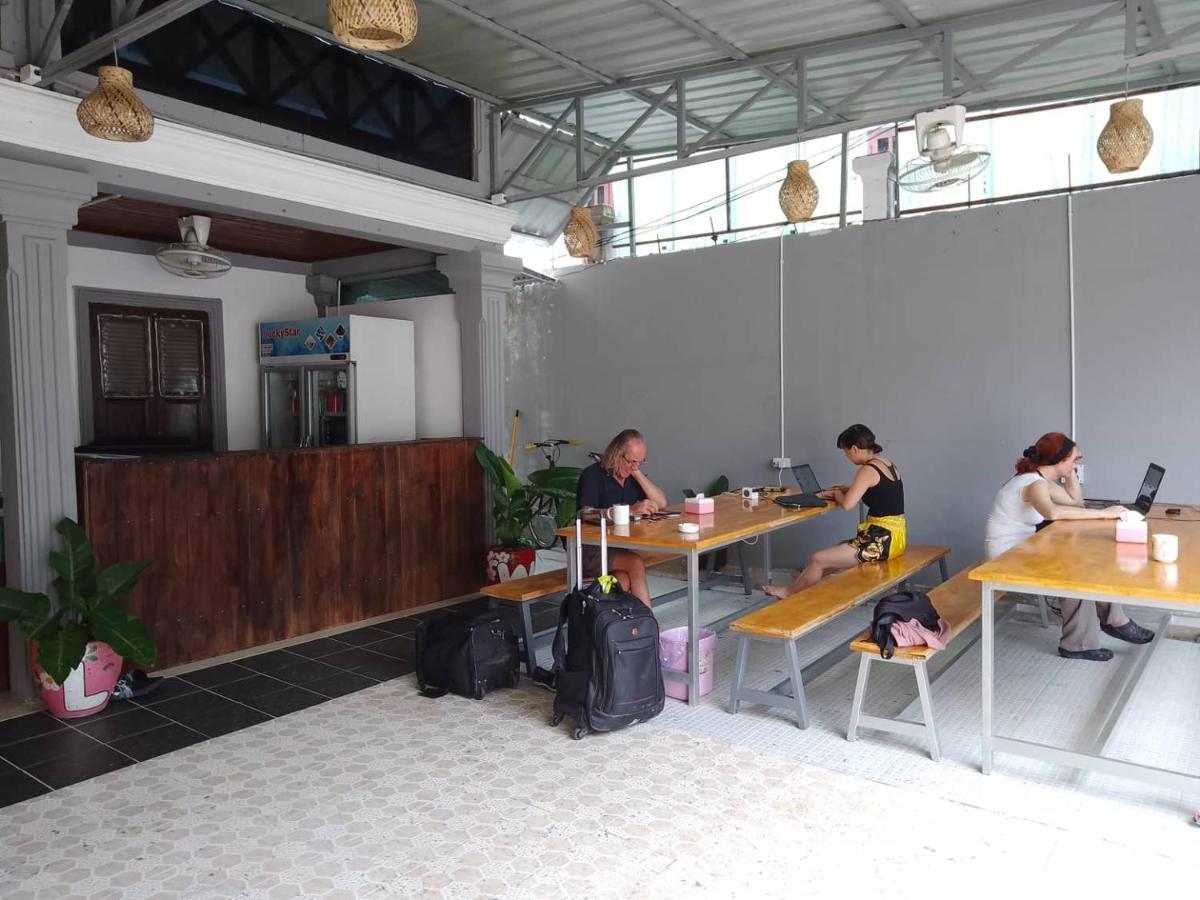 Funny Backpacker Hostel Luang Prabang Luaran gambar