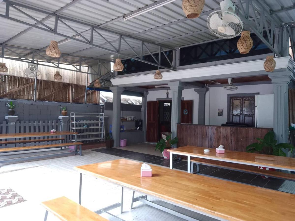 Funny Backpacker Hostel Luang Prabang Luaran gambar