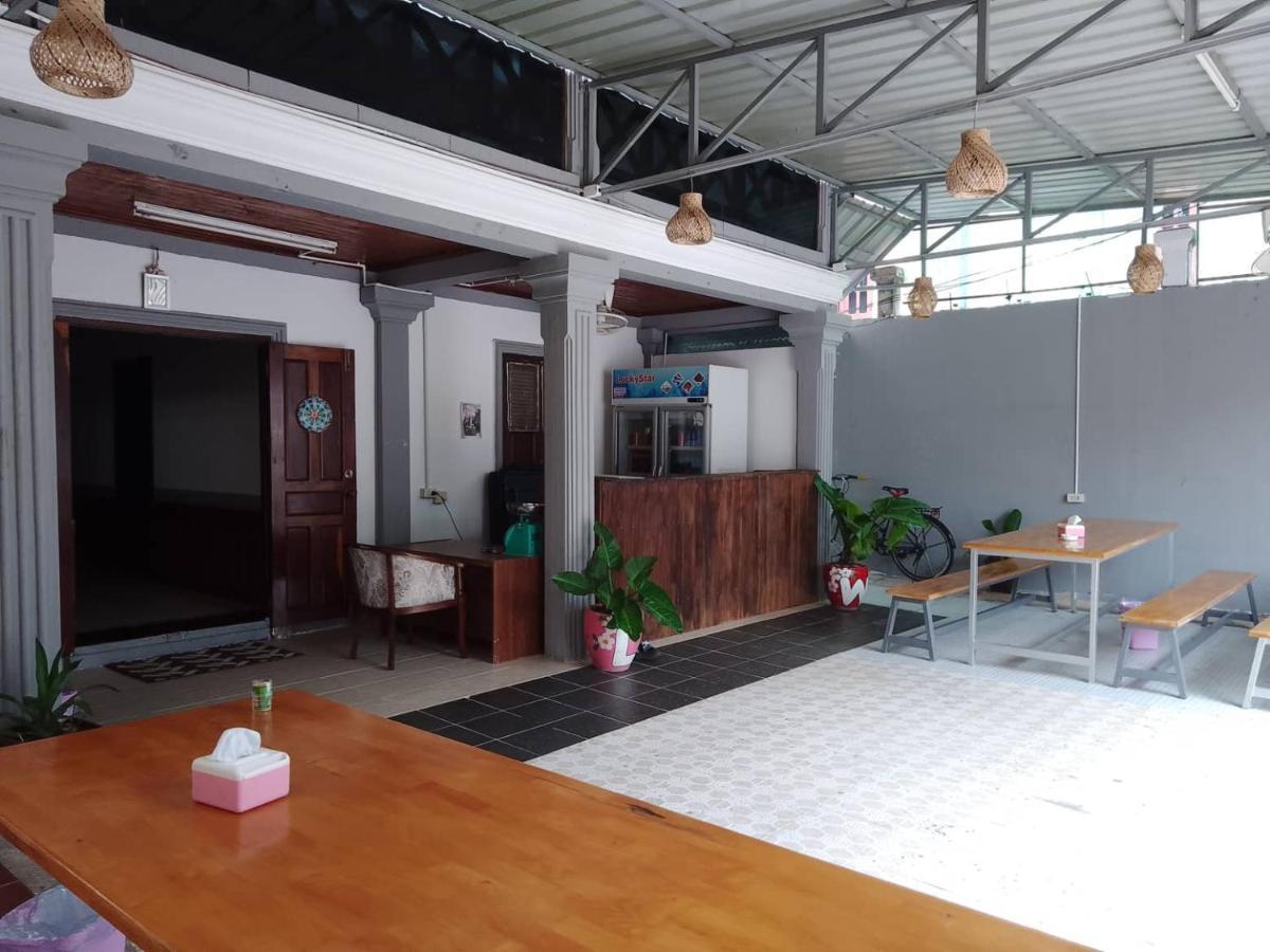 Funny Backpacker Hostel Luang Prabang Luaran gambar