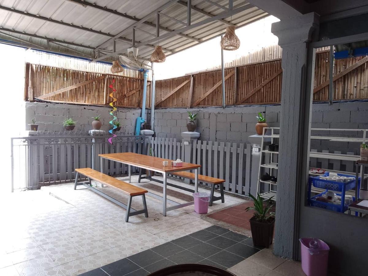 Funny Backpacker Hostel Luang Prabang Luaran gambar