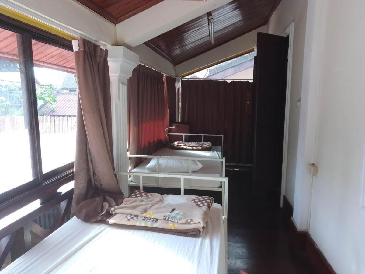 Funny Backpacker Hostel Luang Prabang Luaran gambar